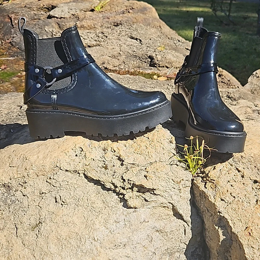 Zodiac Women's Carter Lugged Sole Slip On Ankle Boots